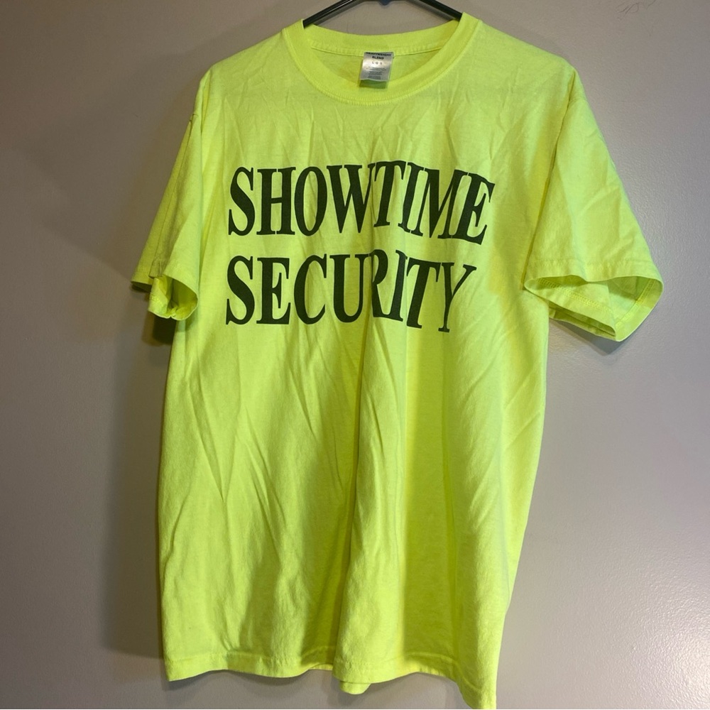 Short Sleeve Tee‎ Men’s L Jerzees Showtime Security Graphic Tee Yellow